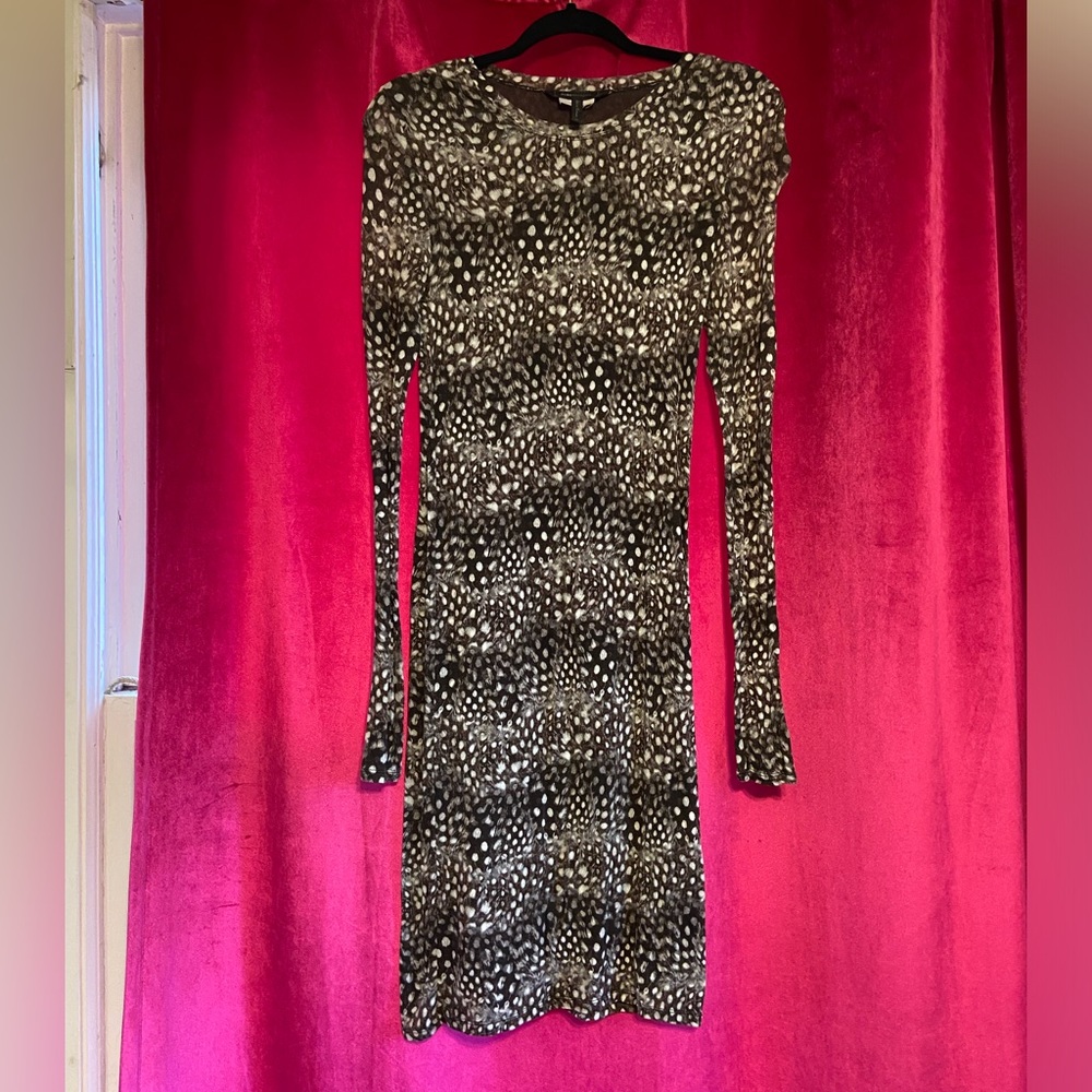 BCBGMAXAZRIA Zaira long sleeved dress in feather print